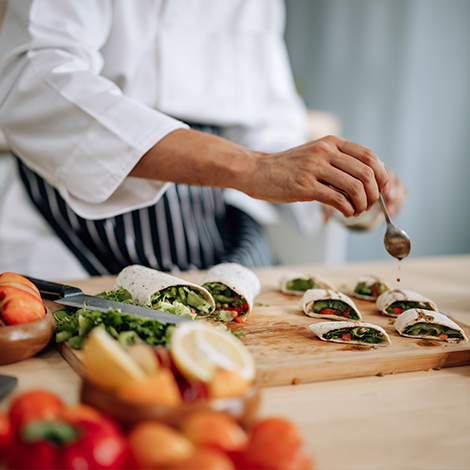 A chef coocking a healthy meal